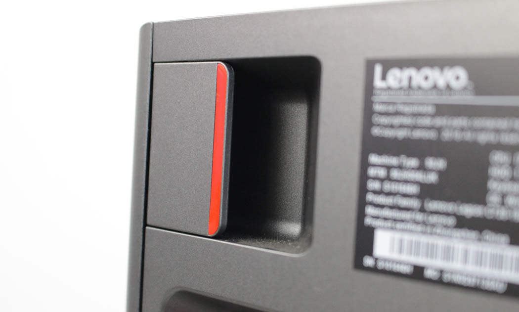 Review Lenovo Legion C730 Techandising pestaña liberación panel
