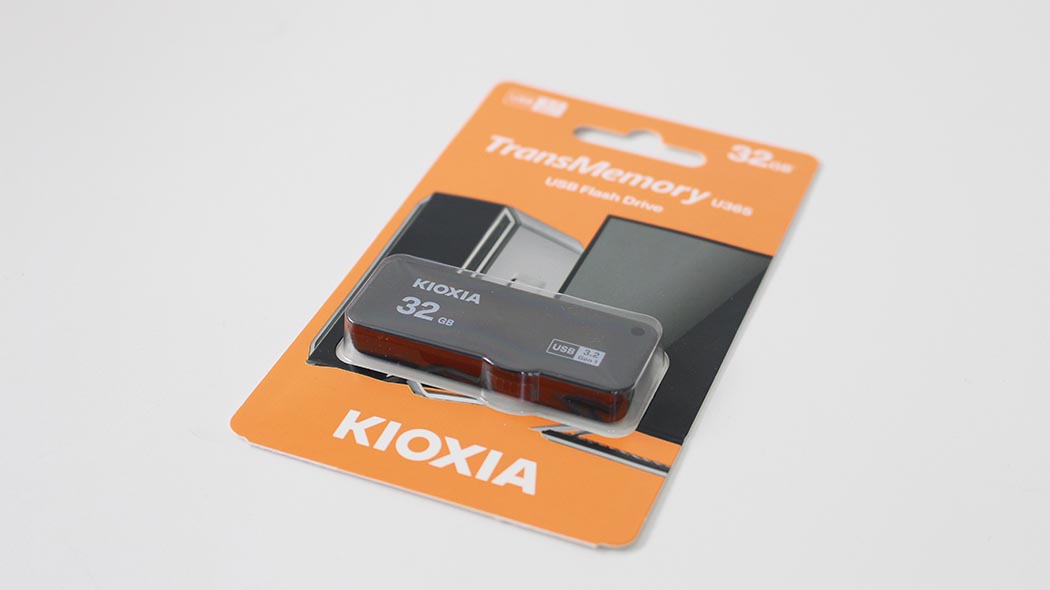 Kioxia TransMemory U365 32GB Techandising caja
