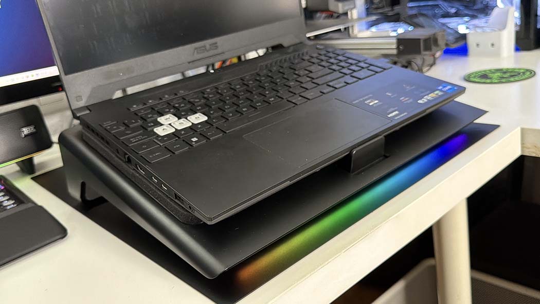 Review Razer Laptop Cooling Pad Techandising razer chroma rgb